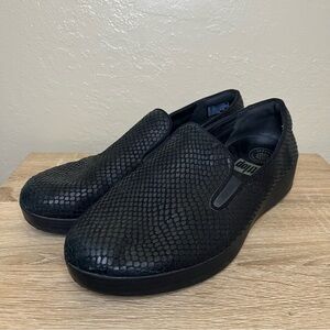 FitFlop Shoes Womens Size 7.5 Black Slip On Wedge Loafers Snake Embossed Comfort